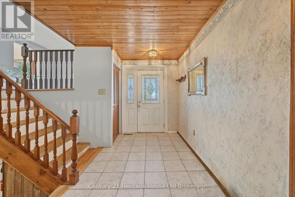 Bedroom 2 - 17846 Evelyn Drive, Thames Centre, ON N0M2M0 Photo 5