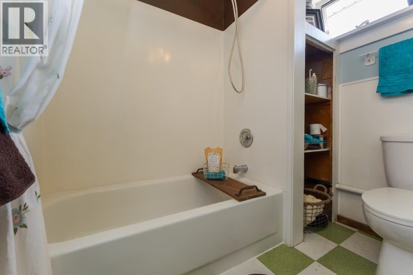 Kitchen - 1787 7th Avenue, Prince George, BC V2K3P7 Photo 4