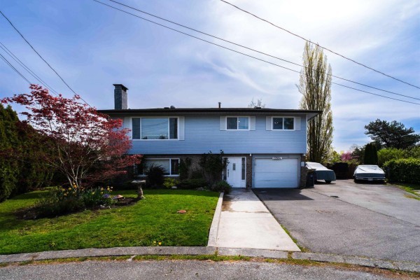 17884 57 Avenue, Surrey, BC V3S1H3 Photo 2