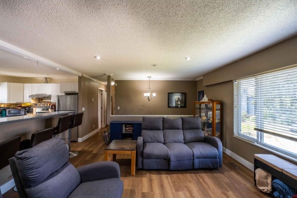 17884 57 Avenue, Surrey, BC V3S1H3 Photo 3