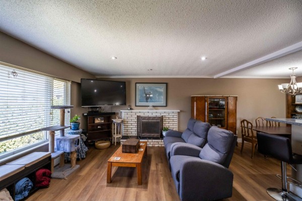 17884 57 Avenue, Surrey, BC V3S1H3 Photo 4