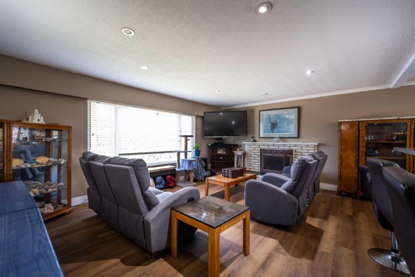 17884 57 Avenue, Surrey, BC V3S1H3 Photo 5