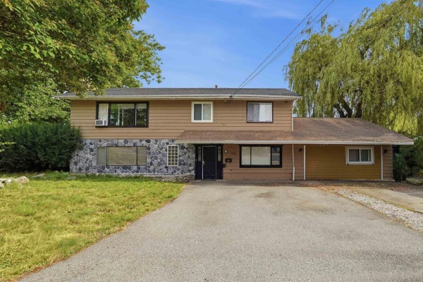 17886 59a Avenue, Surrey, BC V3S1R1 Photo 2