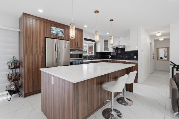 17886 59a Avenue, Surrey, BC V3S1R1 Photo 3