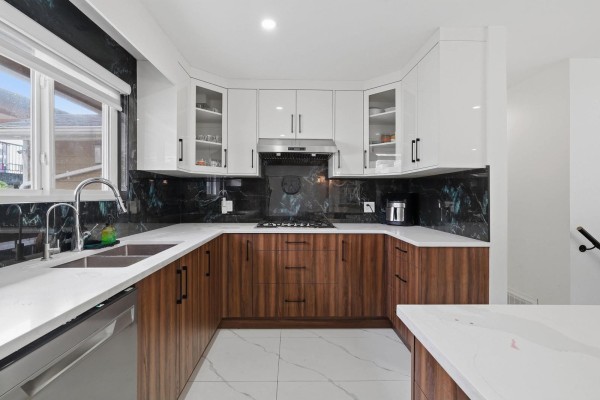 17886 59a Avenue, Surrey, BC V3S1R1 Photo 4