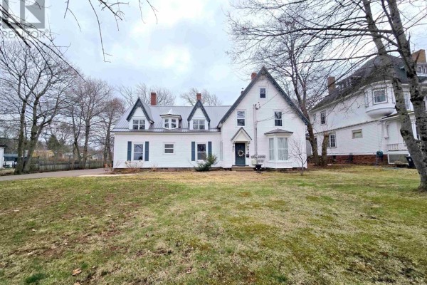 179-181 East Victoria Street, Amherst, NS B4H1Y7 Photo 5