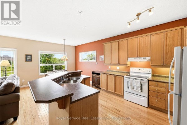 Bedroom 2 - 179 Fenning Drive, Clarington, ON L1E3K2 Photo 5
