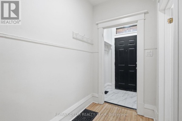 Bedroom - 179 Goulburn Avenue, Ottawa, ON K1N8E3 Photo 4