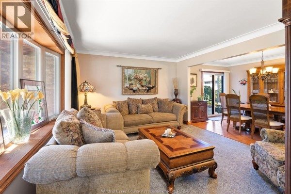 Family room/Fireplace - 179 Grant Avenue, Tecumseh, ON N8N2X9 Photo 5