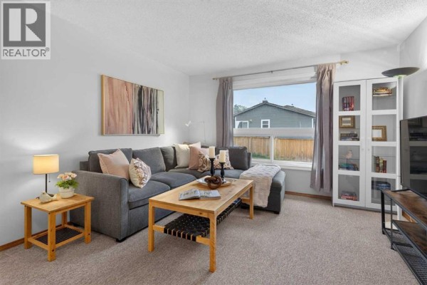179 Pinecliff Close Ne, Calgary, AB, photo 2