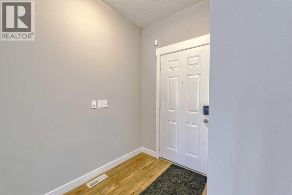 2pc Bathroom - 179 Rainbow Falls Drive, Chestermere, AB T1X0A7 Photo 4
