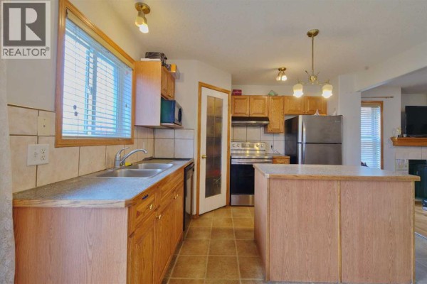 Kitchen - 179 Saddlemead Close Ne, Calgary, AB T3J5E6 Photo 3
