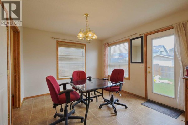 2pc Bathroom - 179 Saddlemead Close Ne, Calgary, AB T3J5E6 Photo 4