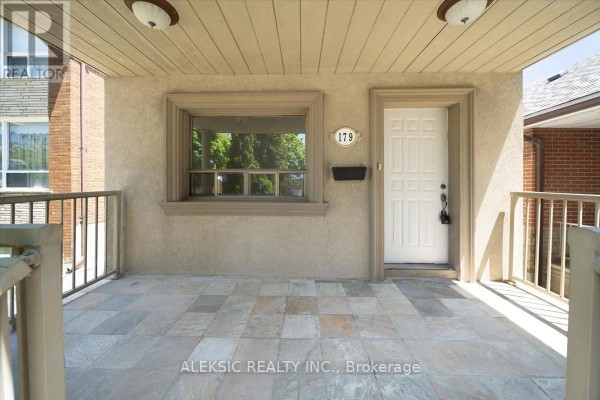 Living room - 179 Thirtieth Street, Toronto, ON M8W3C6 Photo 2