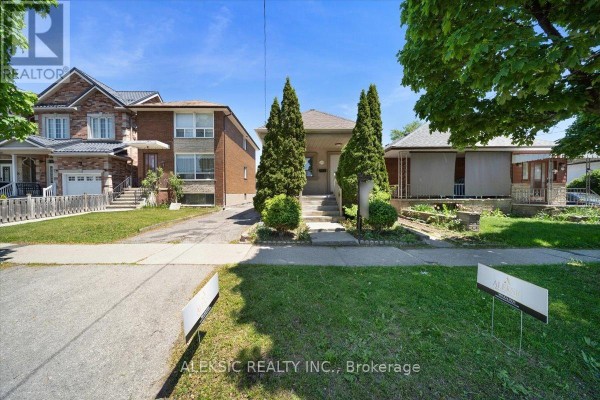 Primary Bedroom - 179 Thirtieth Street, Toronto, ON M8W3C6 Photo 3