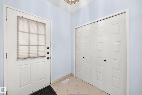Family room - 17915 99a Av Nw Nw, Edmonton, AB T5T3P9 Photo 4