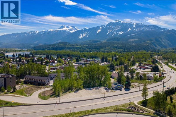 1792 Bend Frontage Road, Revelstoke, BC V0E2S0 Photo 5