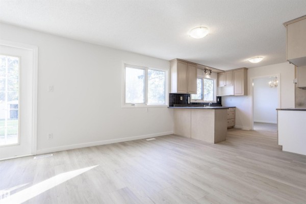 Bedroom 5 - 17927 80 Av Nw, Edmonton, AB T5T0S6 Photo 5