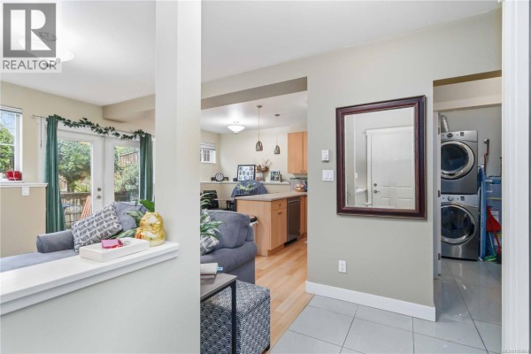 Dining room - 1796 Denman St, Victoria, BC V8R1Y4 Photo 4