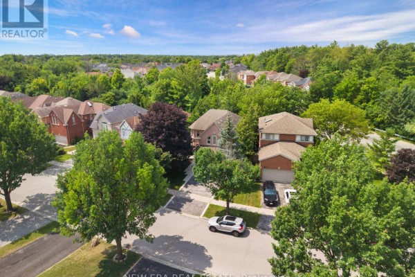 Living room - 1798 Autumn Crescent, Pickering, ON L1V6W7 Photo 4