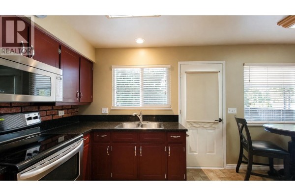 1798 Heather Avenue, Port Coquitlam, BC V3B2L1 Photo 5