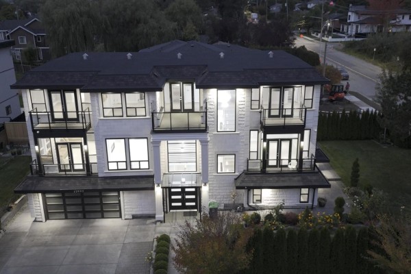17997 56a Avenue, Surrey, BC V3S5H4 Photo 2