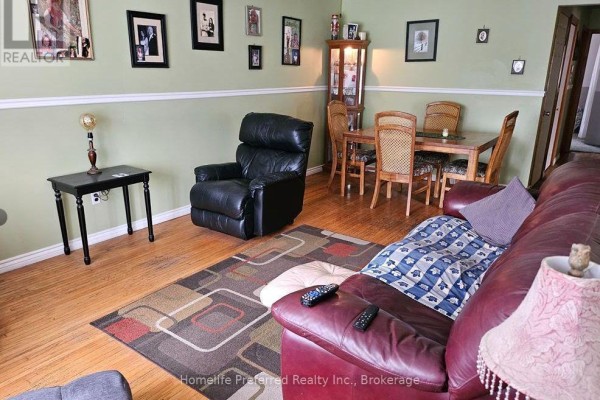 Kitchen - 17b Beechwood Drive, Peterborough, ON K9J1M2 Photo 4