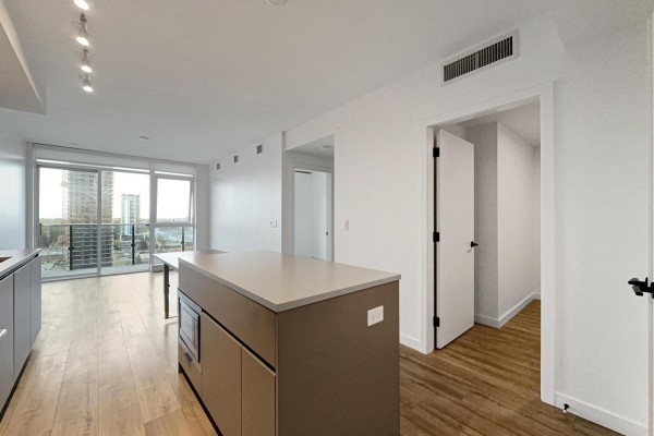 17xx 13428 105 Avenue, Surrey, BC V3T0S6 Photo 4