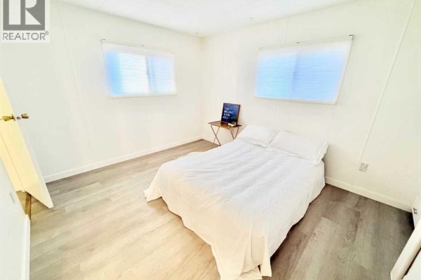 Primary Bedroom - 18, 2300 13 Street N, Lethbridge, AB T1H4E8 Photo 4