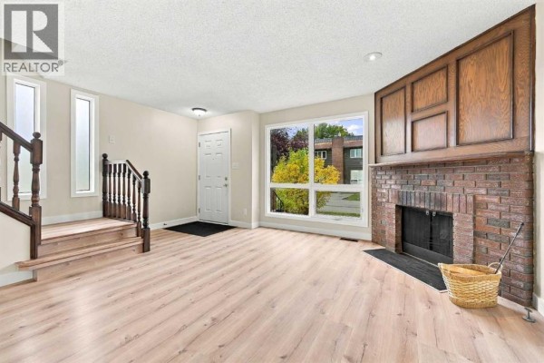 Living room - 18, 9908 Bonaventure Drive Se, Calgary, AB T2J5E3 Photo 3