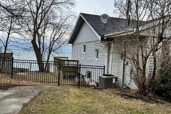 18 1/2 Lakeshore Drive, Hamilton, ON, photo 2