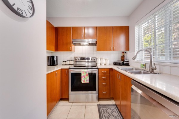 18 14855 100 Avenue, Surrey, BC V3R2W1 Photo 5