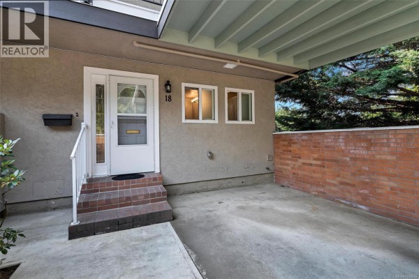 Bedroom - 18 1701 Mckenzie Ave, Saanich, BC V8N1A6 Photo 5
