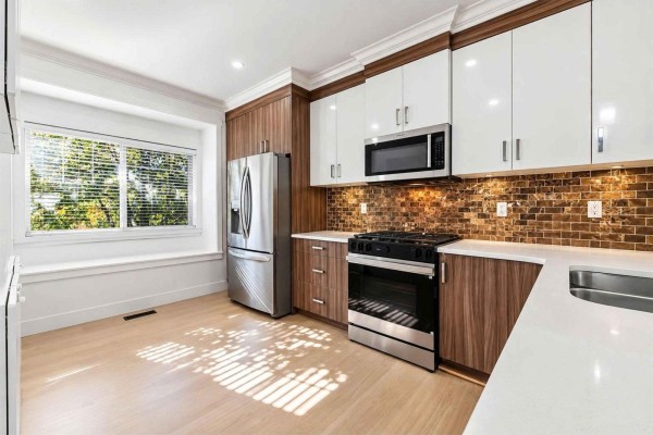 18 19097 64 Avenue, Surrey, BC V3S6X5 Photo 2