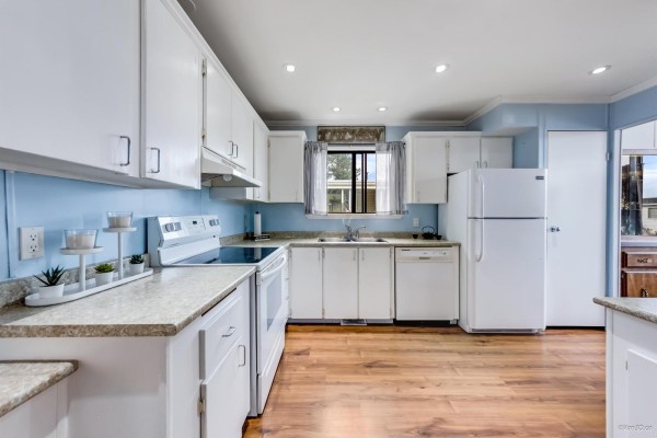 18 2120 King George Boulevard, Surrey, BC V4A6Y8 Photo 3