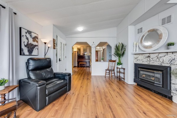 18 2120 King George Boulevard, Surrey, BC V4A6Y8 Photo 4