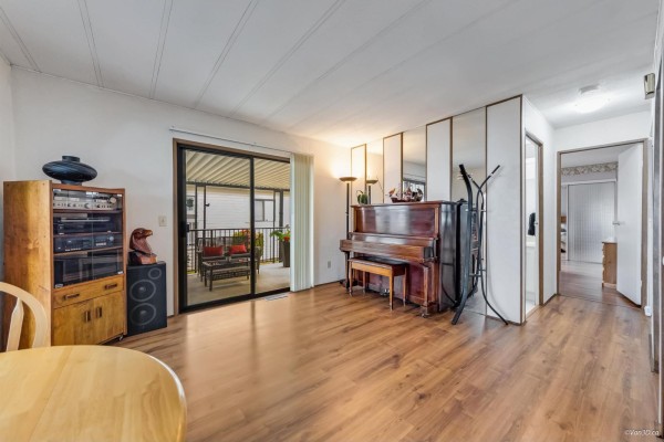 18 2120 King George Boulevard, Surrey, BC V4A6Y8 Photo 5