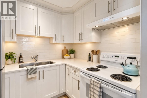 18-24 W 16th Avenue, Vancouver, BC V5Y1Y6 Photo 3