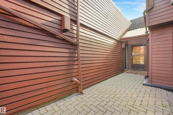 Kitchen - #18 500 Lessard Dr Nw, Edmonton, AB T6M1G1 Photo 3