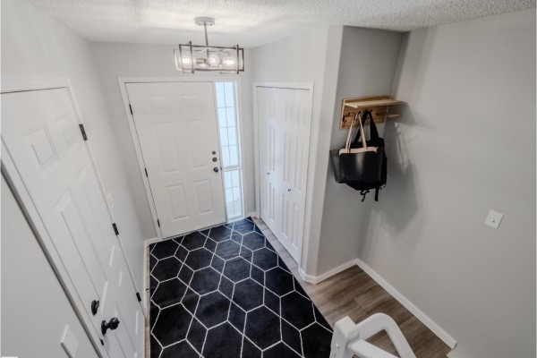 Kitchen - #18 64 Blackburn Sw, Edmonton, AB T6W1C1 Photo 3