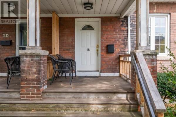 Living room - 18 Albani Street, Toronto, ON M8V1X2 Photo 3