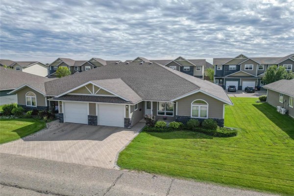 18 Baffin Lane, Brandon, MB R7A2V1 Photo 2