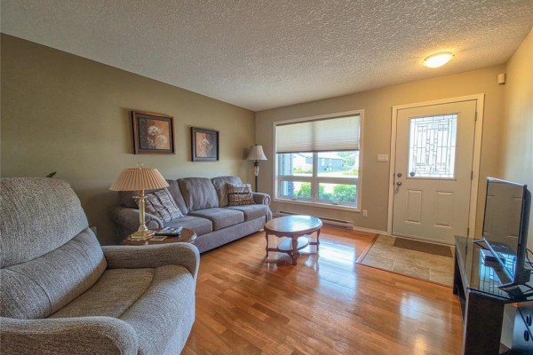 18 Baffin Lane, Brandon, MB R7A2V1 Photo 4