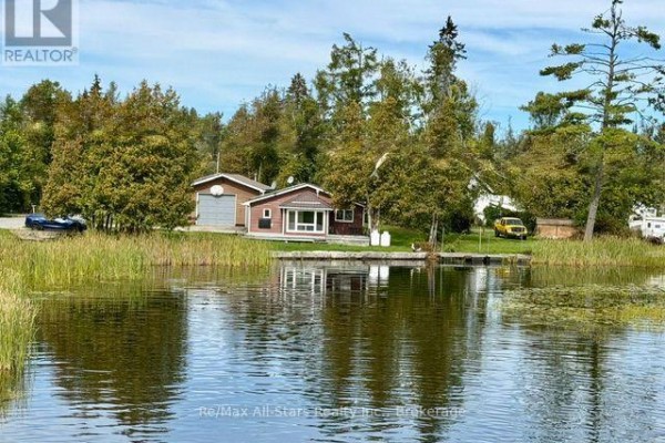 Living room - 18 Bass Lake Road, Trent Lakes, ON K0M1A0 Photo 2