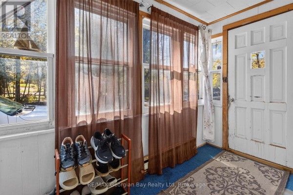 Living room - 18 Brock Street, Penetanguishene, ON L9M1R9 Photo 3