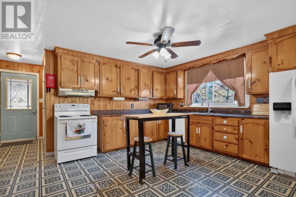 Laundry room - 18 Brock Street, Penetanguishene, ON L9M1R9 Photo 5