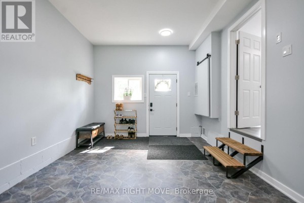 18 Bushey Avenue, Essa, ON, photo 2