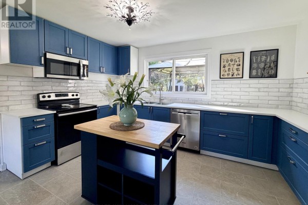 18 Bushey Avenue, Essa, ON L3W0L2 Photo 5