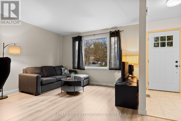 Bedroom - 18 Carriage Court Avenue, Kingston, ON K7K5X2 Photo 5