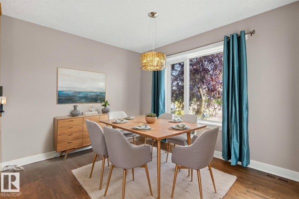Family room - 18 Cascade Cr, Sherwood Park, AB T8H2S7 Photo 4